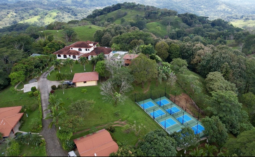 Pickleball courts at Bella Vista