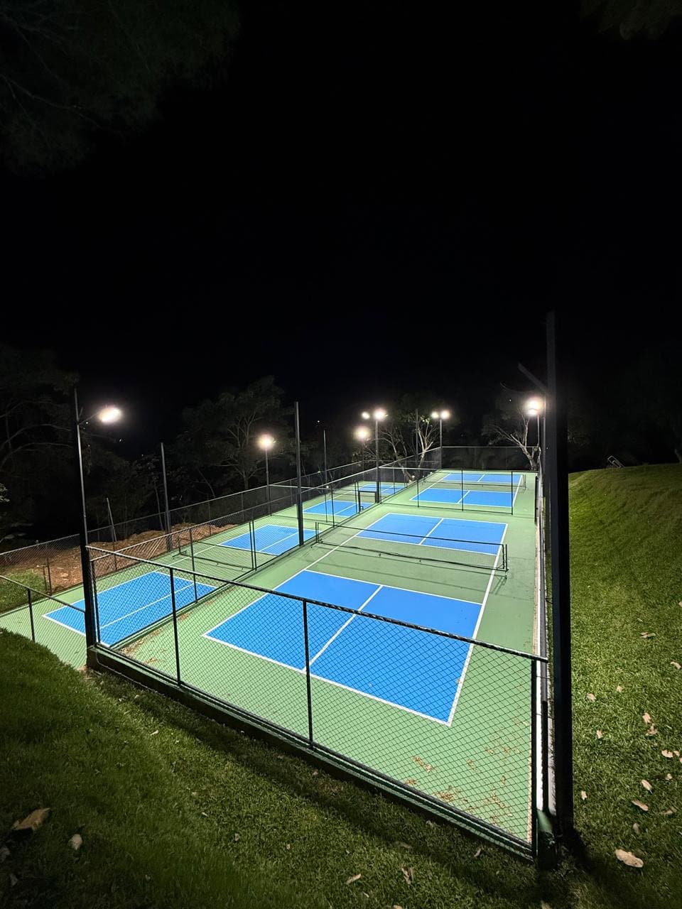 Night pickleball courts